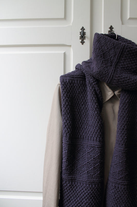 FRIEDRICHSHAIN Scarf (English)